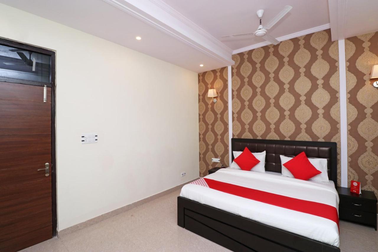 Capital O Hotel Royal Inn Near Gomti Riverfront Park Lucknow Zewnętrze zdjęcie