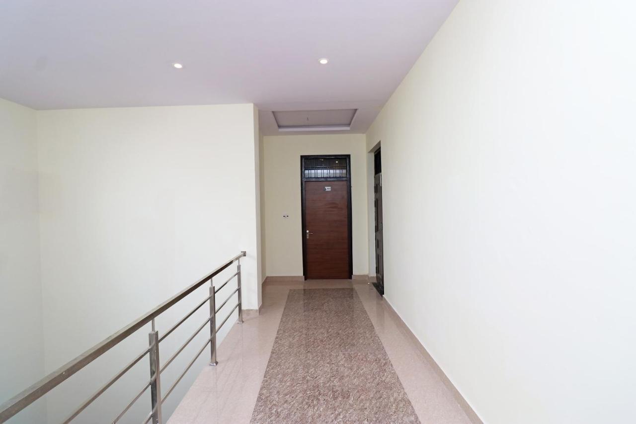 Capital O Hotel Royal Inn Near Gomti Riverfront Park Lucknow Zewnętrze zdjęcie