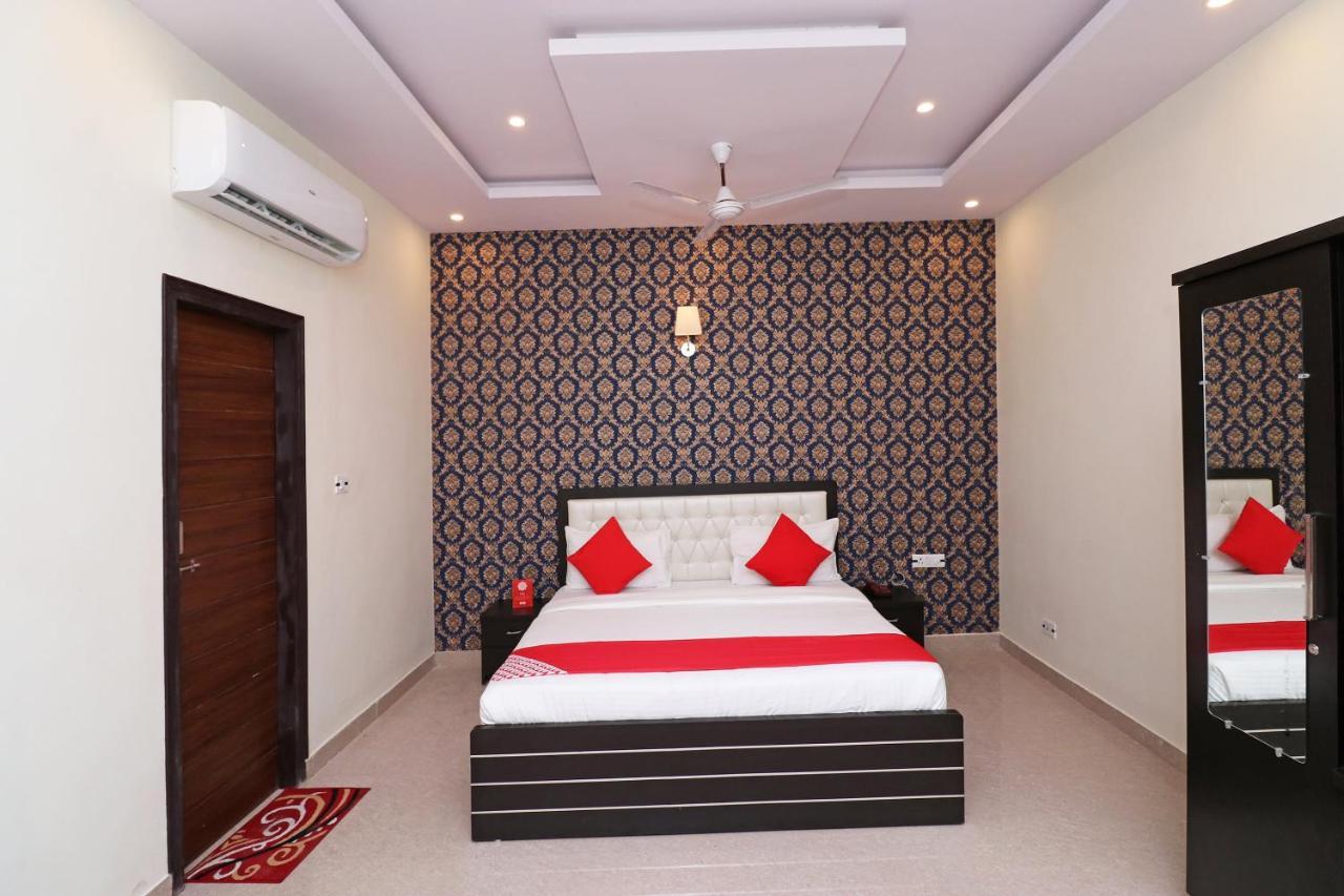 Capital O Hotel Royal Inn Near Gomti Riverfront Park Lucknow Zewnętrze zdjęcie