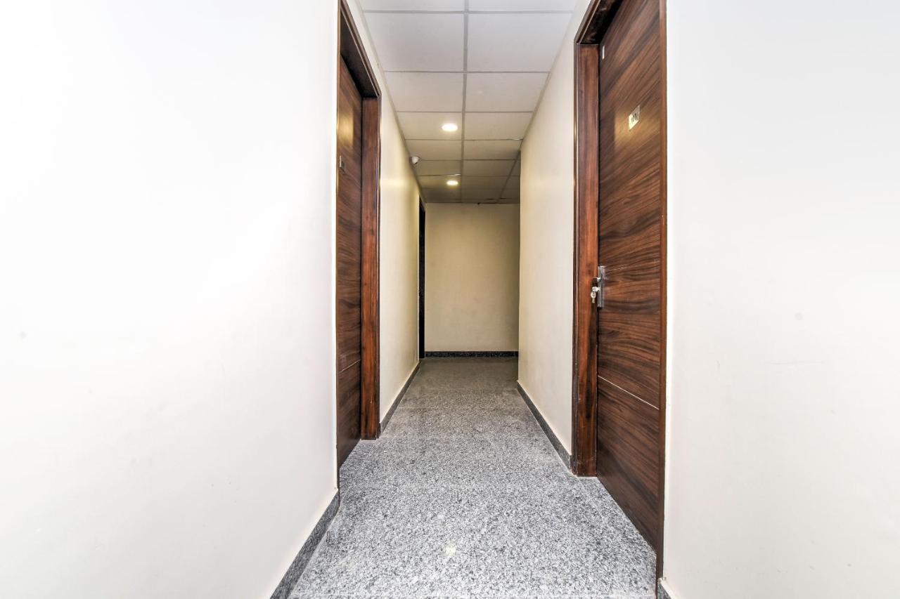Capital O Hotel Royal Inn Near Gomti Riverfront Park Lucknow Zewnętrze zdjęcie
